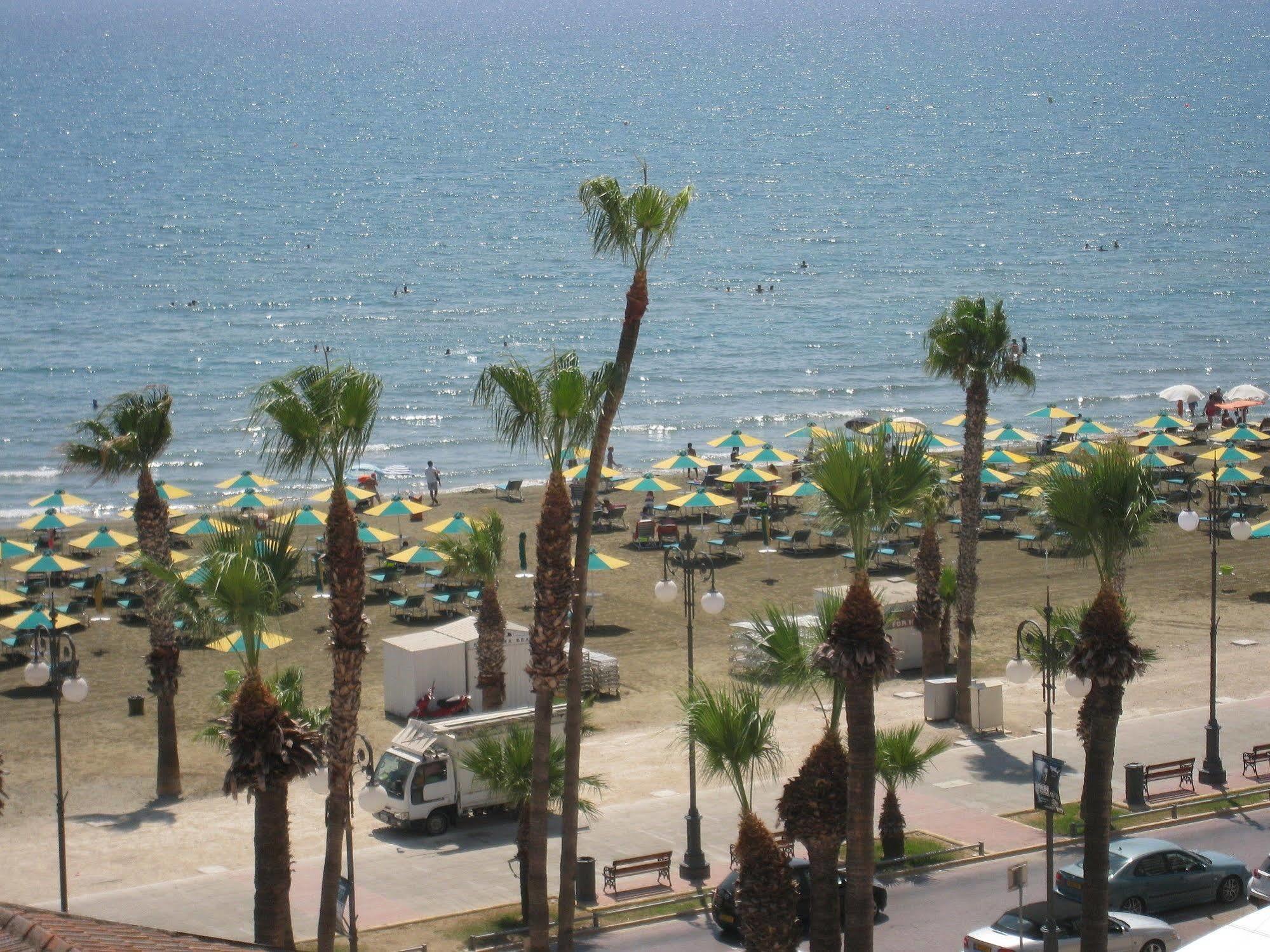 Palm Sea Beach Hotel Apartments Larnaca Exterior photo
